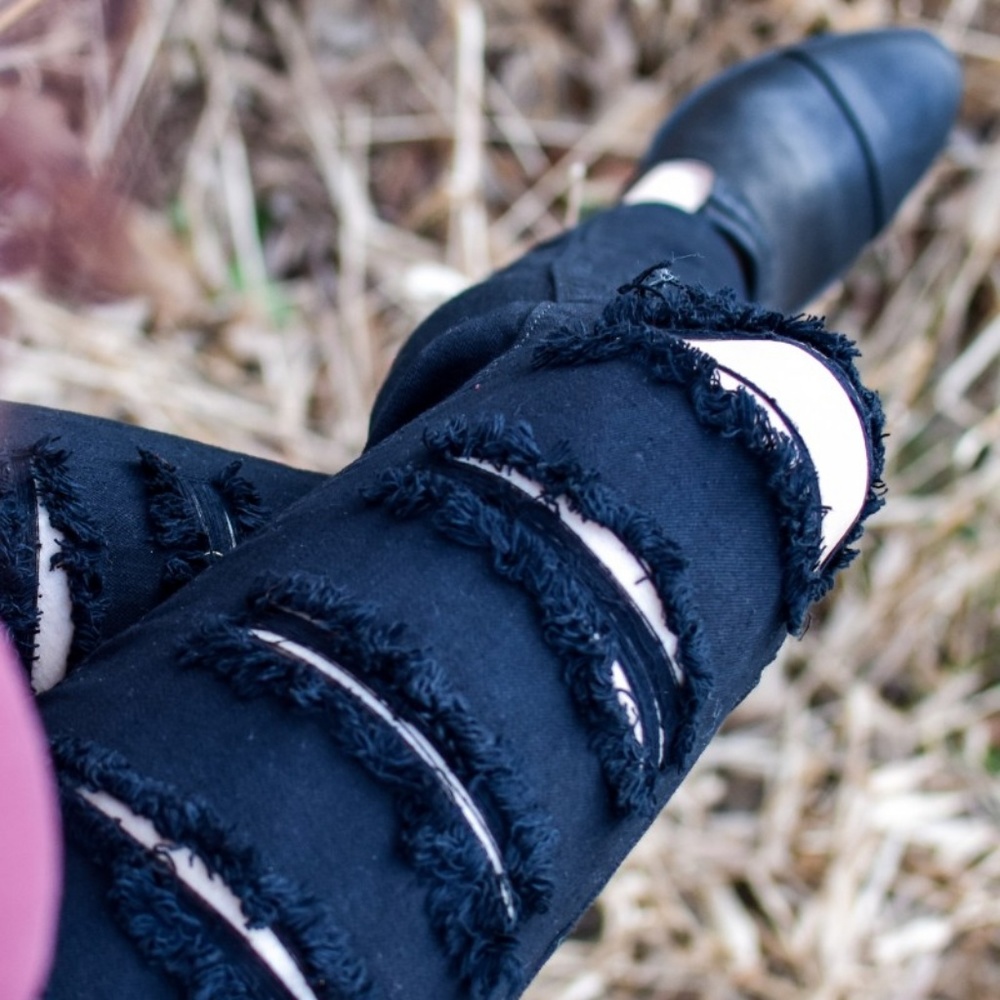 BUCKLE CUTOUT ANKLE BOOTIE - Picture 3 of 3
